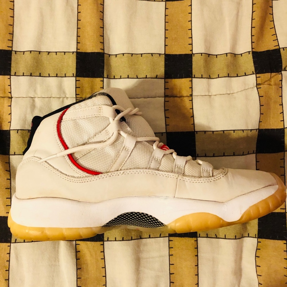 Jordan 11 Platinum Tint - Picture 7 of 8